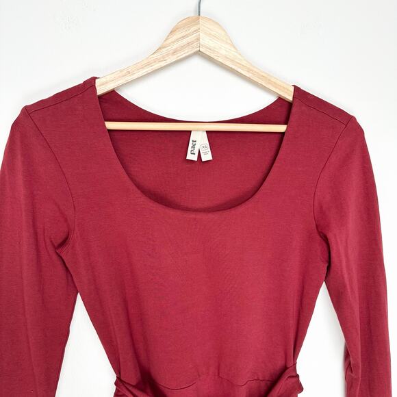 Pact Fit and Flare Skylar Ballet Tie Waist Dress Organic Cotton | Red | SZ XS - Picture 4 of 10